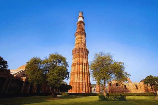 best places to visit in delhi near me - Qutub Minar